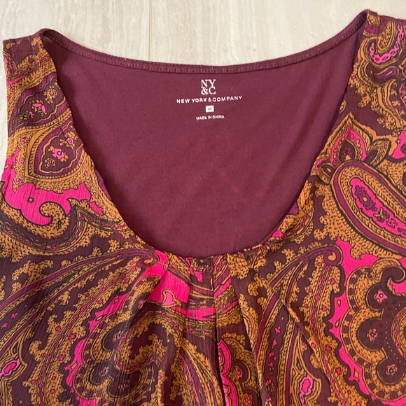 NY&C Sleeveless Burgundy Paisley Print Mixed Media Top - Picture 3 of 6